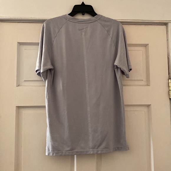 Nike Gray Running Shirt Size S - Picture 2 of 6